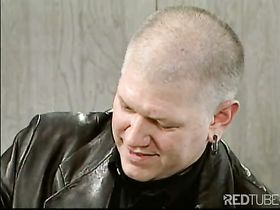 Наглый кобель жадно пиздит свою покорную стройную секретаршу