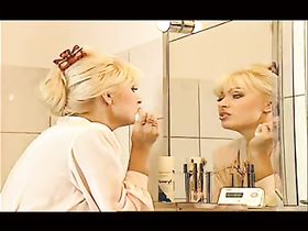 Пока жена была в ванной, муж отодрал уборщицу