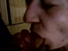 Полный рот спермы у зрелой жены