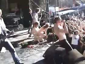 Секс на сцене во время концерта
