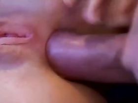 Двое мужиков ебут беззащитную девушку