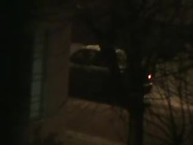 Подглядывание в окно дома напротив