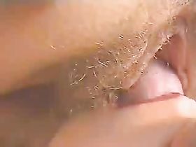 Девушка лижет клитер