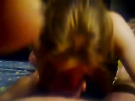 Колхозная девка сосет хуй и стонет