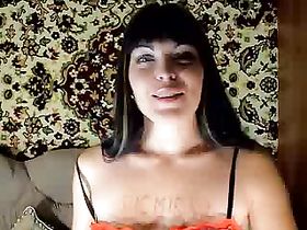 Мастурбация русской красотки перед камерой