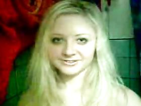 Лапочка снимает для своего друга эротическое видео