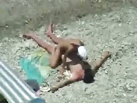 Подсмотренный секс на диком пляже