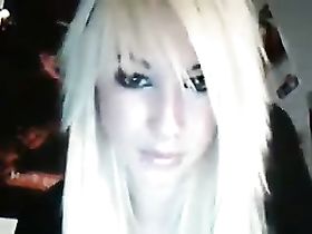 Стриптиз с мастурбацией через вебкамеру