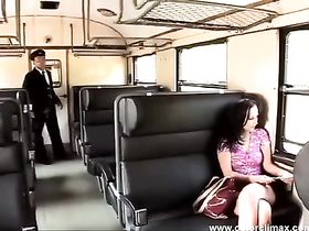 Секс с телочкой в общественном транспорте был крутым