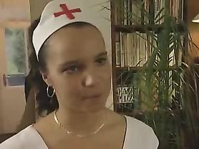 Полненькая медсестра долбится в жопу с пациентом