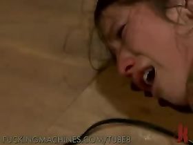 Секс машина ебет молодых девушек