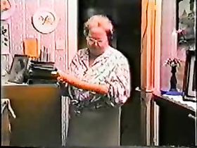 Бабушка нашла у внучки огромный дилдо