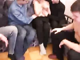 Игра в бутылочку на раздевание