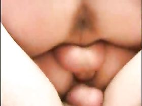 Секс втроем с опытной шлюхой