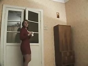 Хорошенько рассмотрел мохнатку на фоне русского ковра