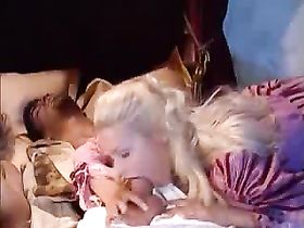 Белоснежка ебется со всеми стражниками во дворце