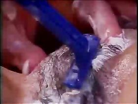 Лесбийские забавы с карлицей