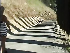 Круглозадую шмару напихали хуями два леприкона