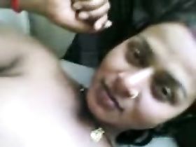 Индийцы ебутся прямо в дороге