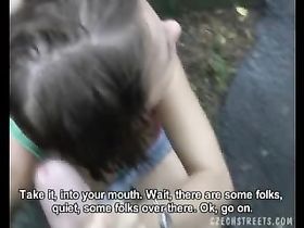 Тёлку напоили и выебали в парке