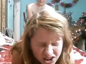 Грудастая Валя ходила без трусов и теперь ебется нагая