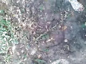 Изменяет мужу прямо в парке