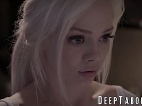 ЖМЖ групповушка с дочуркой на кровати посреди ночи