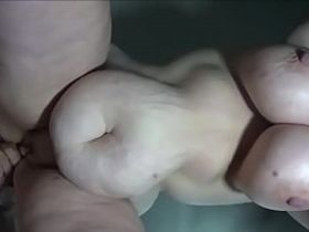 Возрастная женатая пара развлекается съемкой домашней порнушки в свободное время