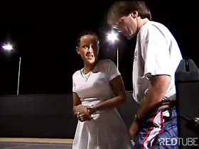 Скромная застенчивая теннисистка не хочет сосать член своего тренера