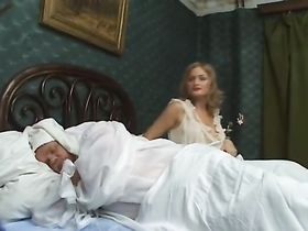 Молоденькая киска трахается с приятелем рядом со спящим мужем