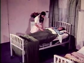 Ретро в больнице - медсестра делает минет больному