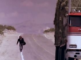 Отличный трах на дорожной обочине получился у этой парочки