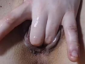 Милый фистинг на камеру