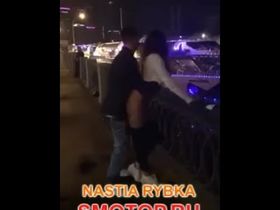 Русская парочка трахается на мосту в Москве