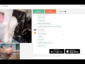 Француженка, устроив видеочат, наблюдает как на неё дрочат