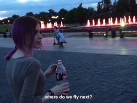 Студентка делает глубокий минет и глотает сперму на улице