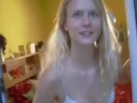 Падчерица горячо ебётся с отчимом, пока никого нет дома