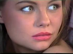 На кастинге молодую русскую модель поимели во все дырочки и кончили ей на лицо