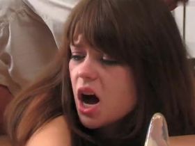 Парень в туалете грубо вдул няшной целке в маленькую жопку и кончил ей в анус