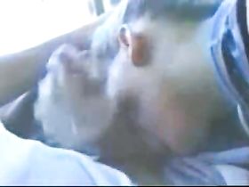 Минет в машине с мобильного телефона